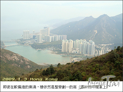 即使在較偏遠的東涌，樓一樣是整齊劃一的高